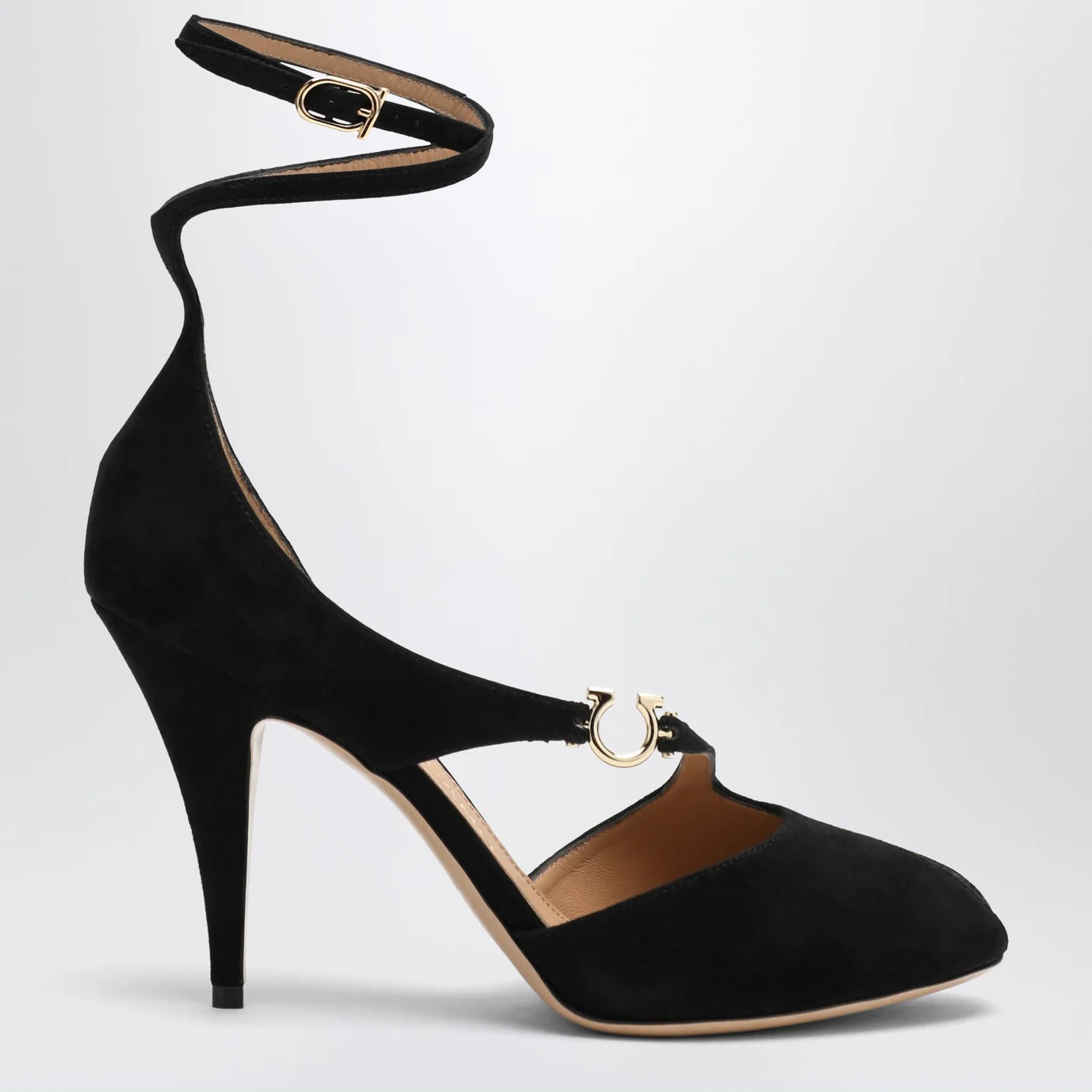 Ferragamo Décolleté with Gancini detail