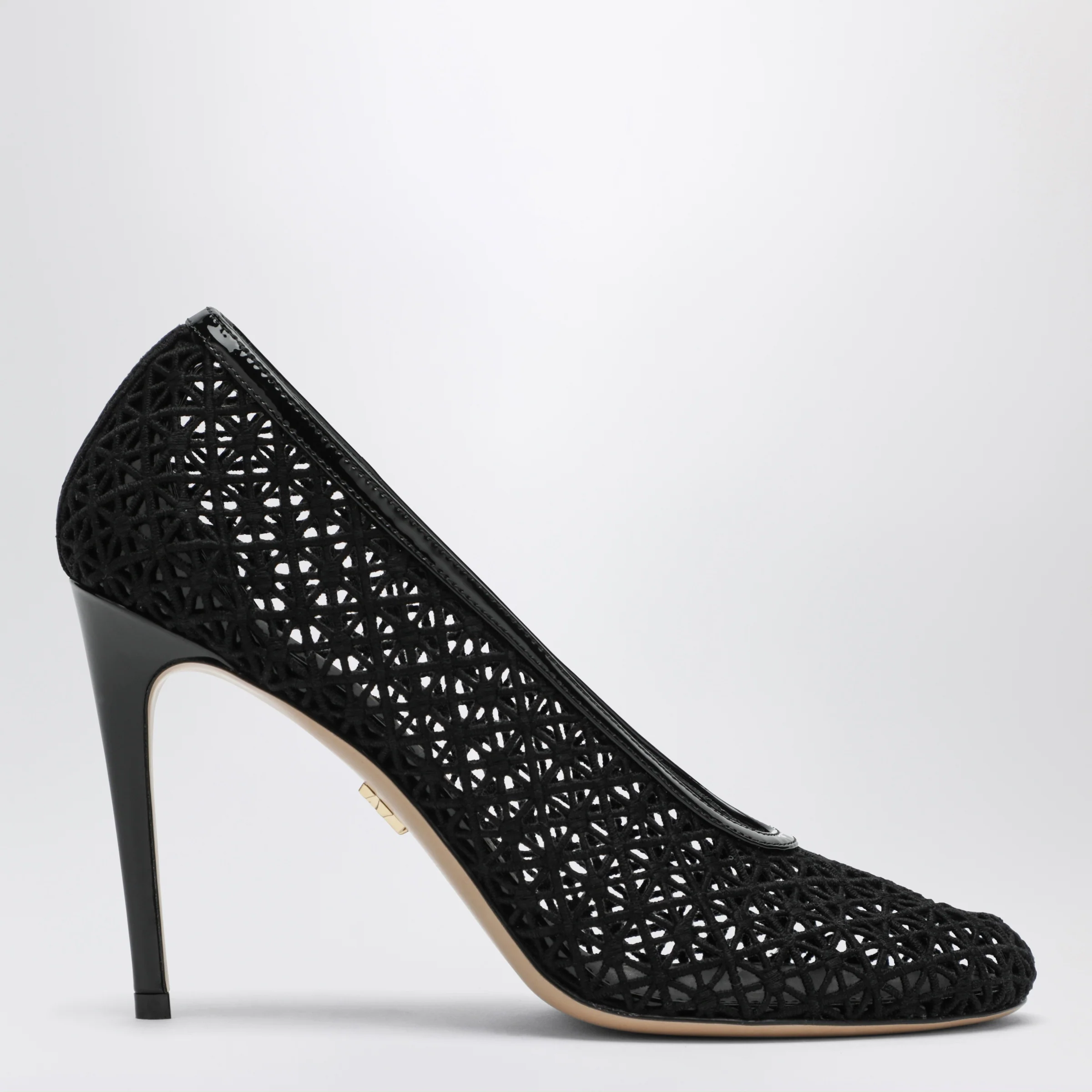Ferragamo Black macramé pump