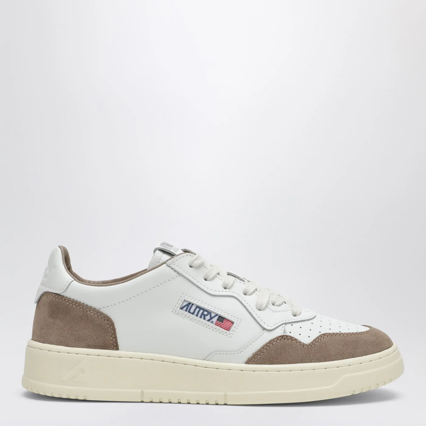 AUTRY Medalist Low sneaker in white leather and brown suede