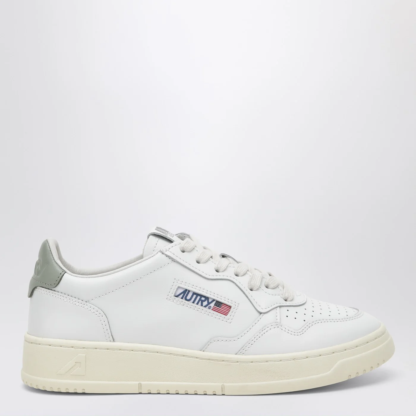 AUTRY Medalist Low sneakers in white/grass green leather