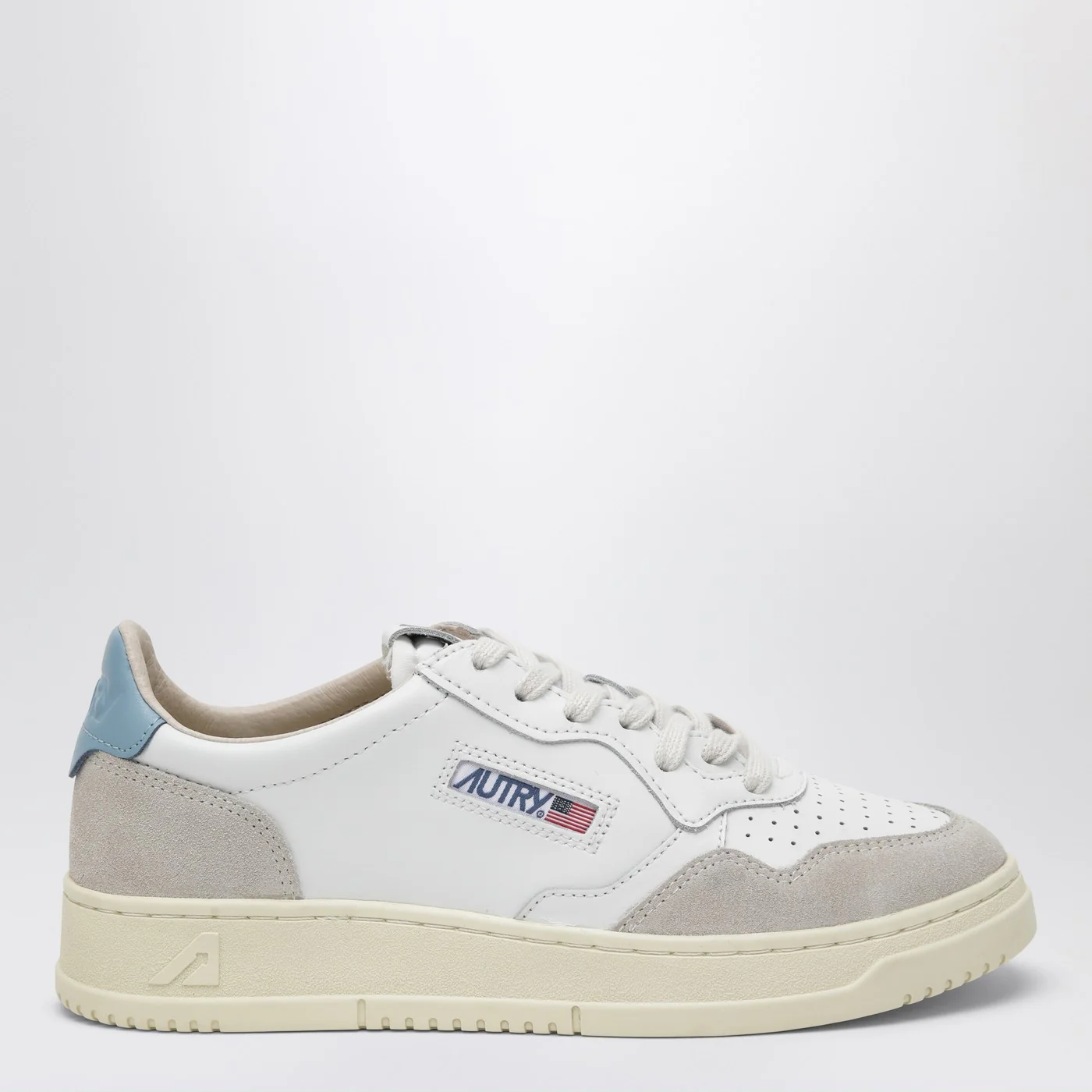 AUTRY Medalist Low sneakers in white/light blue leather and suede