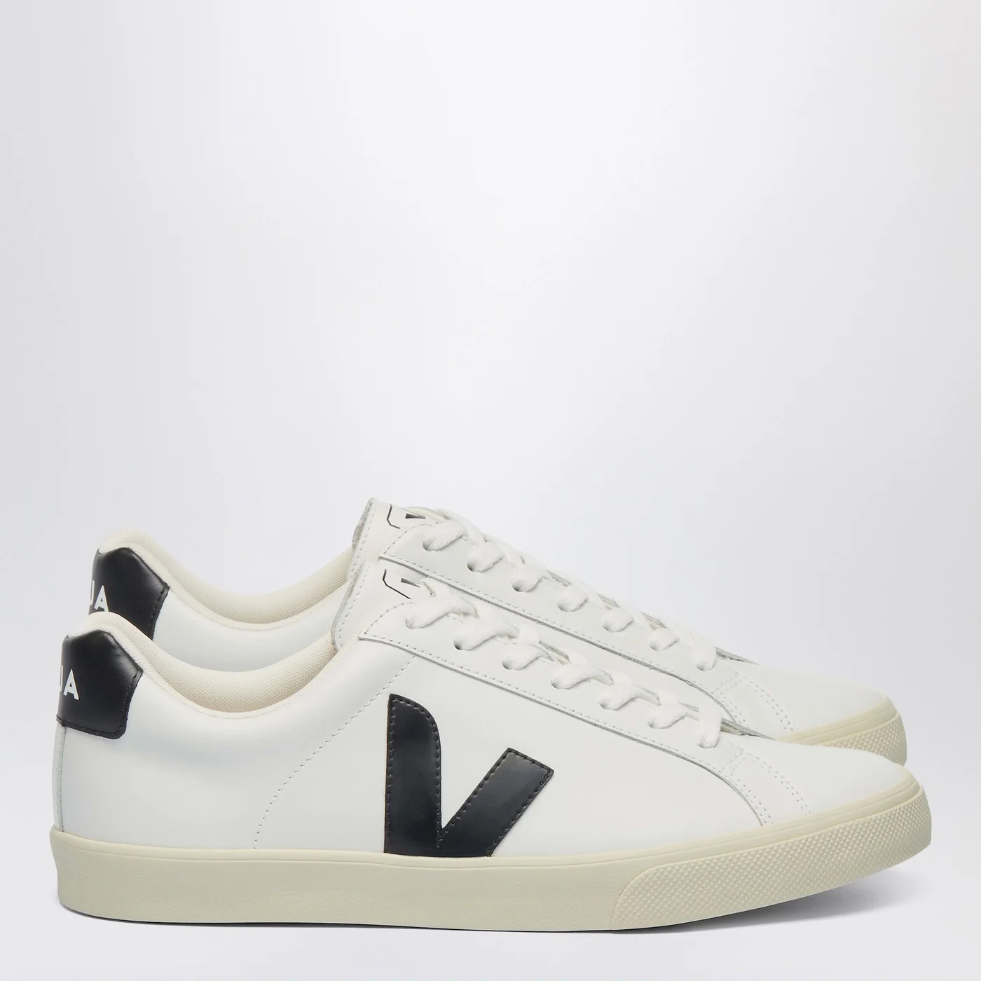 VEJA Sneakers Esplar in white and black leather