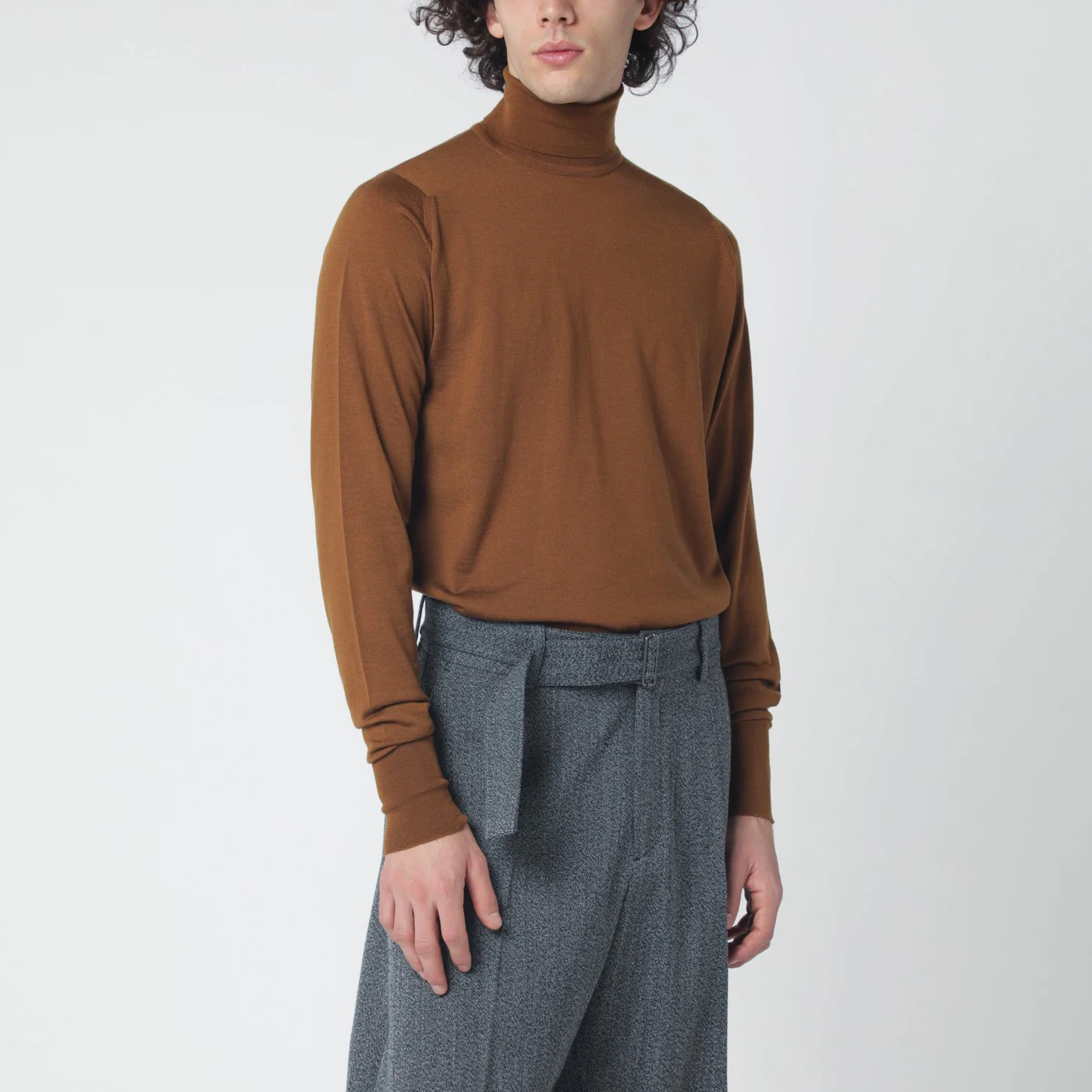 JOHN SMEDLEY Brown wool turtleneck sweater